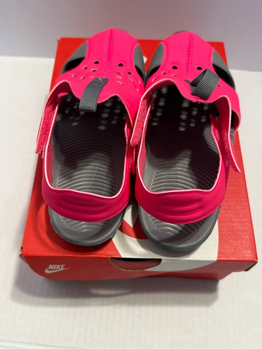 Nike Sunray Protect 2 Closed Toe Sandals Hyper Pink Fuchsia Glow Girls 1Y NIB